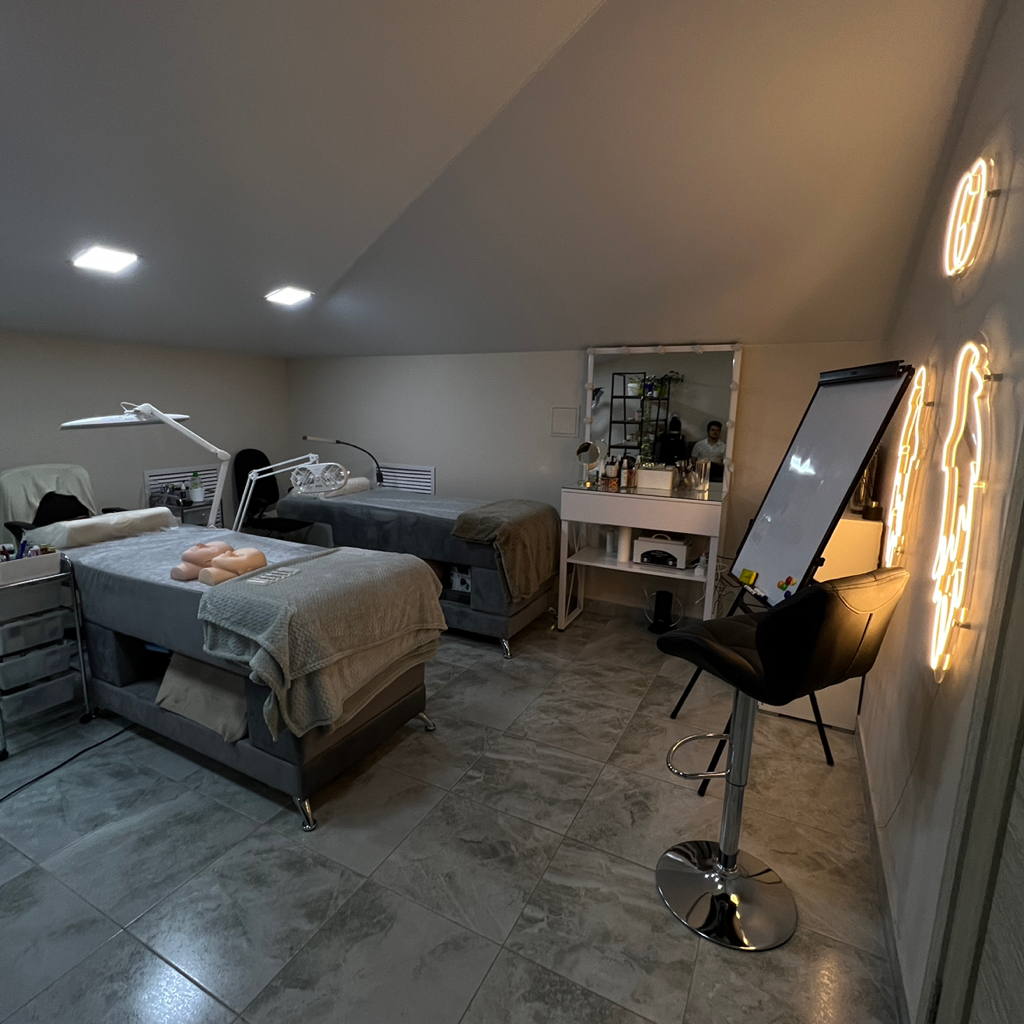 Студия по наращиванию ресниц