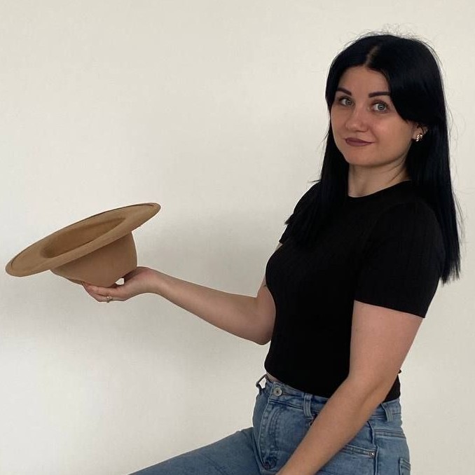 Оля Ластухина